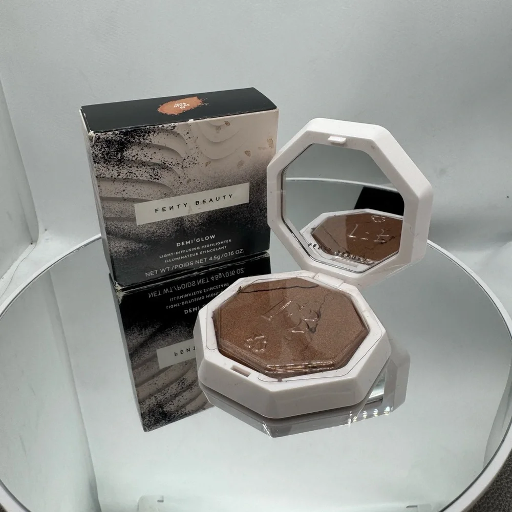 New Fenty Beauty Diamond Glow Highlighter in Rich Bronze